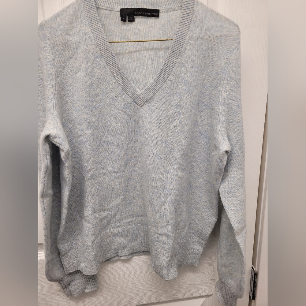 360 CASHMERE SWEATER.